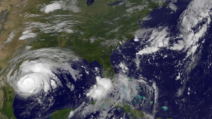 Uragan Harvey pogodio Teksas: Tump proglasio katastrofu (VIDEO)