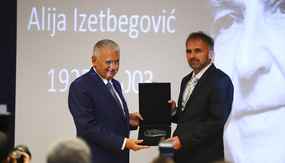 Nagrada mira posthumno dodijeljena Aliji Izetbegoviću