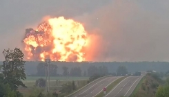 Zastrašujući snimak eksplozija u skladištu municije u Ukrajini (VIDEO)