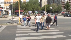 Pojačano prisustvo policije u blizini osnovnih i srednjih škola u Tuzli (VIDEO)