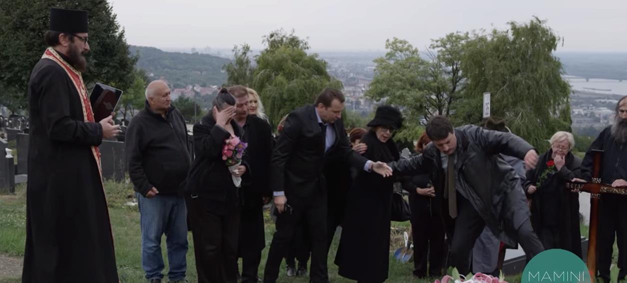 Urnebes tokom snimanja scene na groblju: Andrija Milošević upao u iskopanu raku (VIDEO)