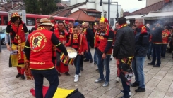 Dostojanstveno: Navijači Belgije organizovano ulaze na stadion Grbavica (VIDEO)