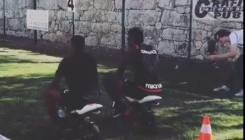 Balotelli nema mira: Na mini motoru se provozao fudbalskim terenom (VIDEO)