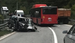 Težak sudar na putu Tuzla-Sarajevo, jedna osoba povrijeđena