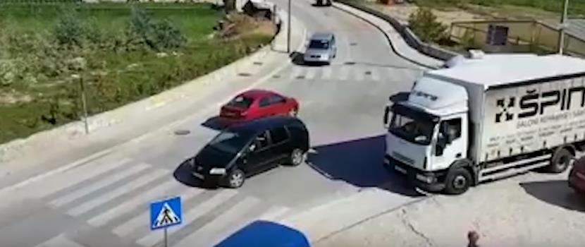 Komično šlepanje automobila kod Solina postalo HIT (VIDEO)