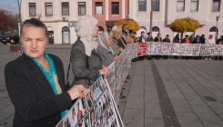 Žene Srebrenice se i danas okupljaju na Trgu slobode u Tuzli