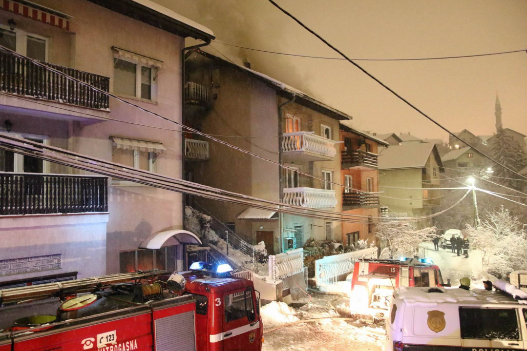 Sarajevo: U požaru izgorio 71-godišnji Selim Muharemović, komšije intervencijom spasile suprugu (VIDEO)