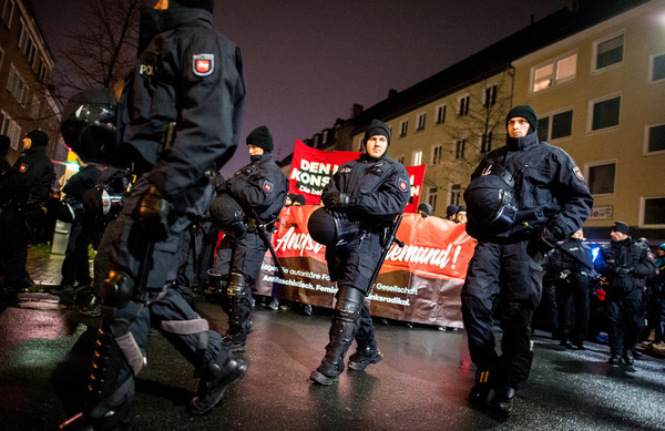 Protesti u Njemačkoj: Povrijeđeno nekoliko policajaca, korišteni vodeni topovi