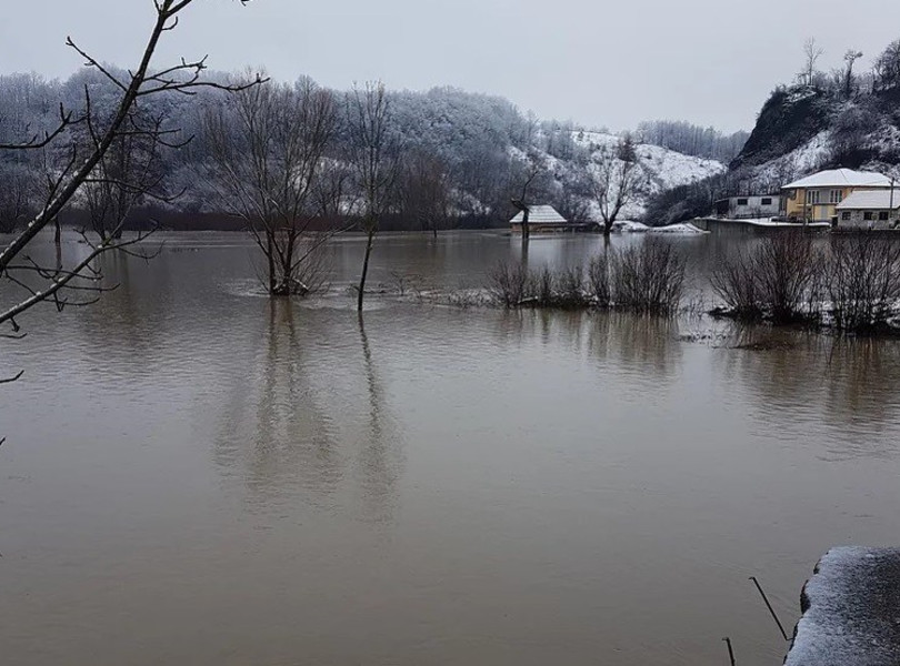 Pojedine rijeke u BiH i dalje u porastu: Una premašila kritičnu tačku za 16 centimetara