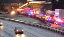 Jeziva nesreća u SAD-u: Voz pri brzini od 130 km/h sletio sa šina, dio vagona završio na autoputu (VIDEO)