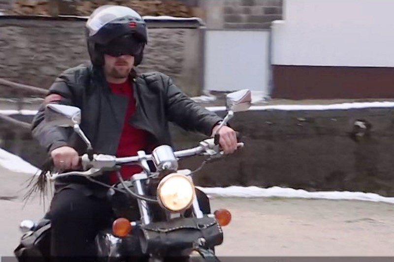 Upoznajte hodžu na motoru iz BiH: Ljubav jača i od bolesti (Video)