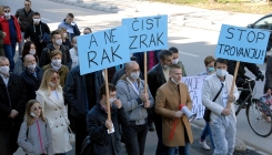 Tuzlaci protestovali zbog zagađenja: Želimo čišći zrak, a ne rak (FOTO)