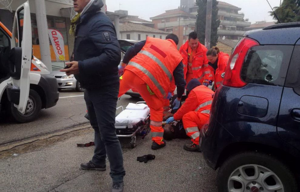 Italija: Iz automobila u pokretu pucali na ljude, ima ranjenih