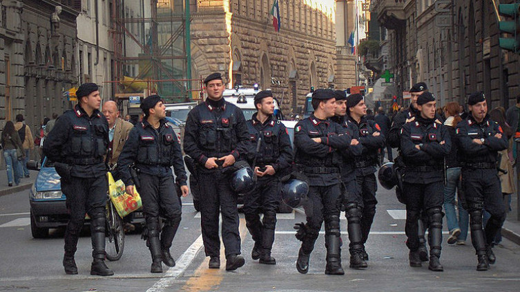 Satima držali srbijanske srednjoškolce s ekskurzije u kasarni zbog krađe