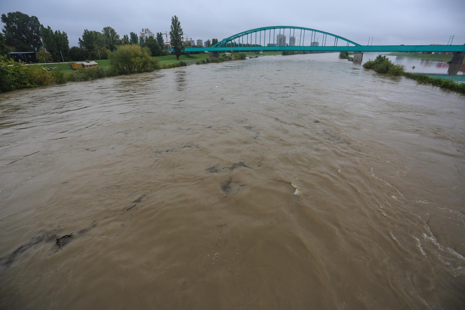 Sava u porastu, u pripravnosti specijalizovane jedinice