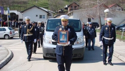 Tužna povorka u Tuzli: Sahranjen ratni komandir Kadro Pekarić (FOTO)