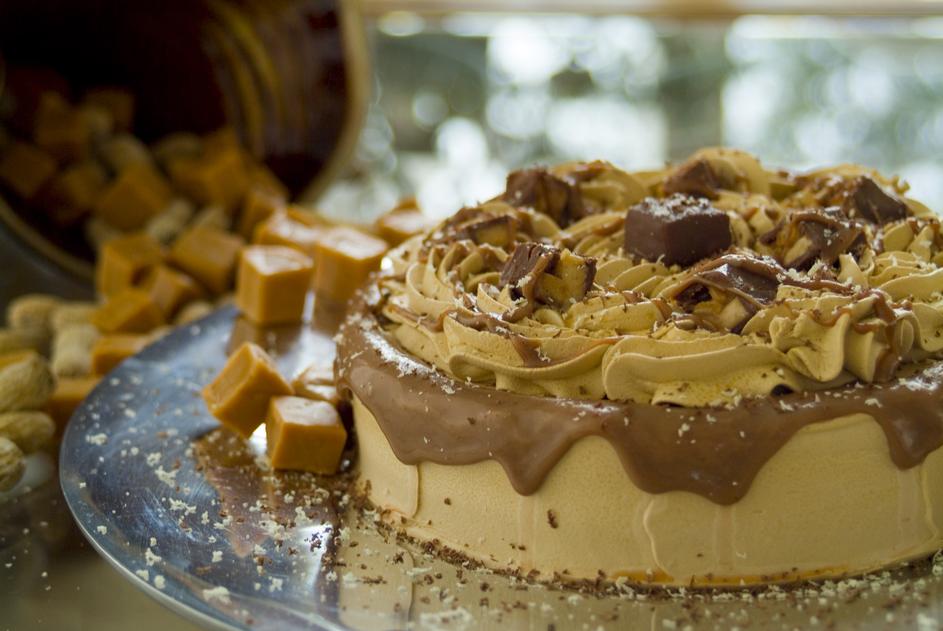 Sladoledna Snickers torta od zdravih sastojaka