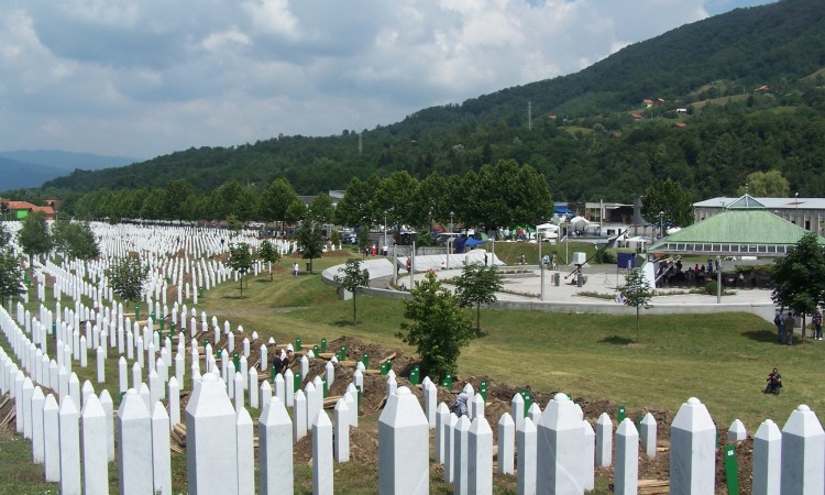 Čengić: Do sada identificirano 25 žrtava genocida za dženazu u Potočarima