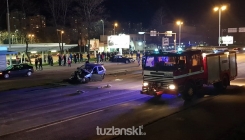 Tuzla: U teškoj saobraćajnoj nesreći povrijeđeno više osoba (FOTO)