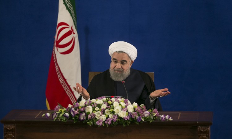 Rouhani pozvao na ukidanje zabrane prisustva žena na nogometnim stadionima