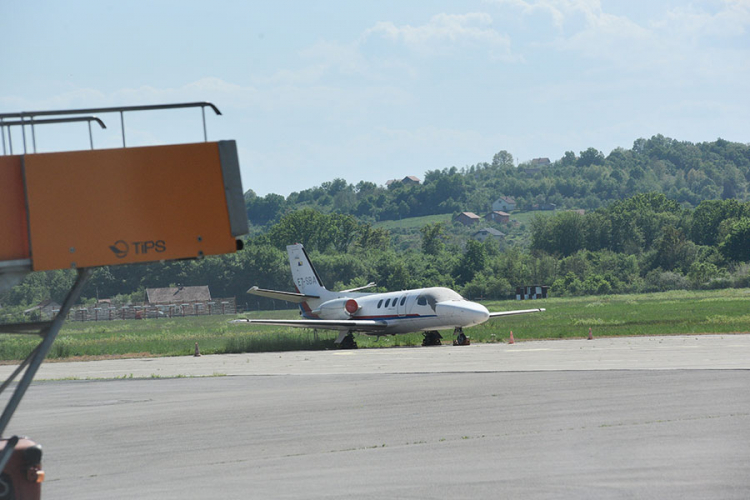 Godinama predstavlja problem: Stari avion Vlade RS leti na otpad