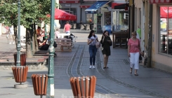 Jutro nakon proslave Prvog maja u Tuzli: Poluprazne ulice i jutarnja kafa u baštama kafića (FOTO)