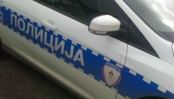 U vrijeme policijskog sata zatačeni kako se drogiraju, pronađeni nož i sjekira