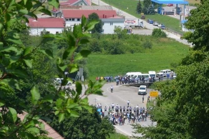 Migranti i dalje u blizini GP Velika Kladuša - Maljevac, Mektić tvrdi da nije upotrebljavana sila