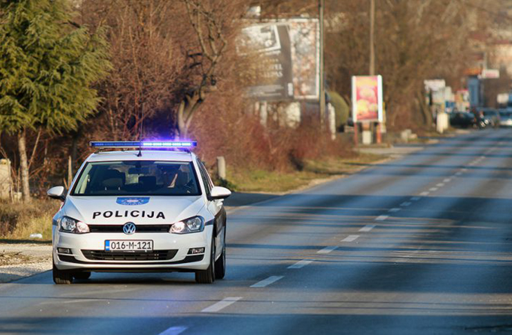 Filmski bijeg i potjera u Livnu: Ukrao vozilo pa probio policijsku blokadu