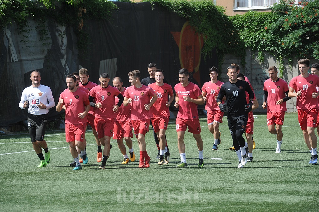 Novi stručni štab Slobode prvi trening počeo s 24 igrača (FOTO)