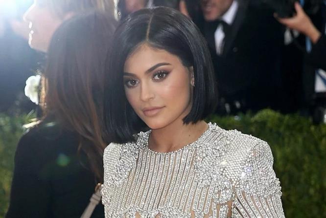 Kylie Jenner skinuta sa Forbesove liste milijardera: "Služila se lažima"