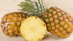 Ananas "briše" bore