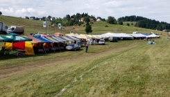 Sve spremno za veliku koridu: Ljubitelji bikova od jutarnjih sati pristižu na Čevljansko polje (FOTO)