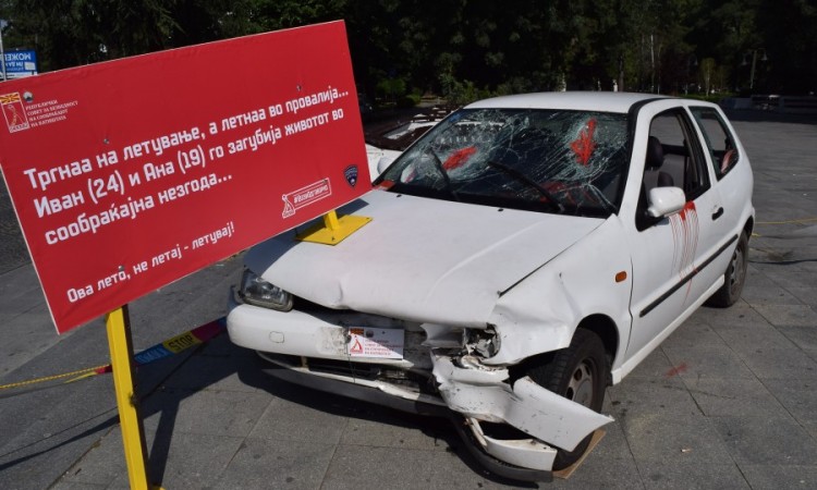 Automobil poginulog mladića i djevojke izložen kao upozorenje