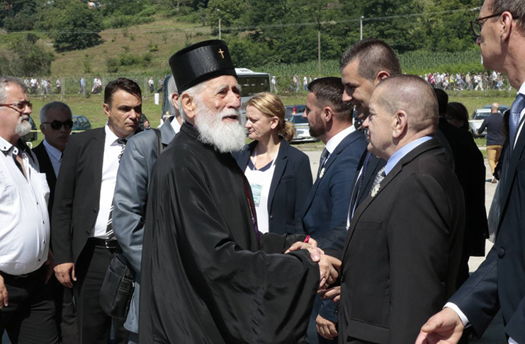 U Potočarima i mitropolit crnogorski Mihailo: Da li su to radili ljudi ili zvijeri?