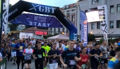 Odličan sportski događaj: Na tuzlanskom noćnom polumaratonu više od 800 trkača (FOTO)