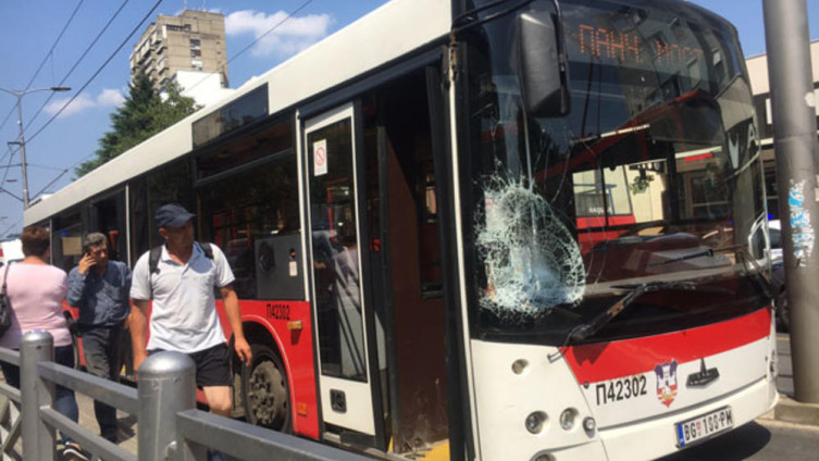 Prolaznici u Beogradu plakali: Momak kojeg je pokosio autobus šaputao djevojci da je voli