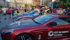 Britanski veterani u skupocjenim automobilima prodefilovali Sarajevom (FOTO)