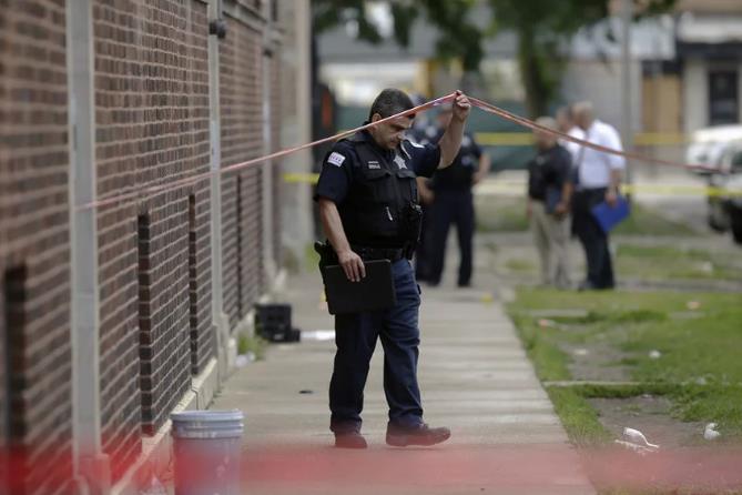 Chicago traži pomoć, tokom vikenda ubijeno 10 i ranjeno 53 ljudi