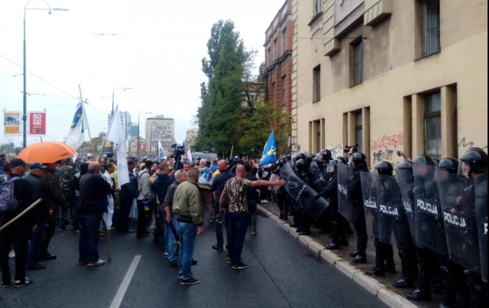 Incident na protestima: Borci se sukobili sa specijalcima u Sarajevu (VIDEO)