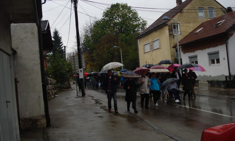 Građani Bihaća šetnjom do Borića nastavili proteste