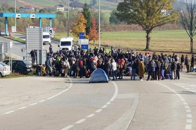 Migrant u Velikoj Kladuši spriječen u pokušaju samopovređivanja hladnim oružjem