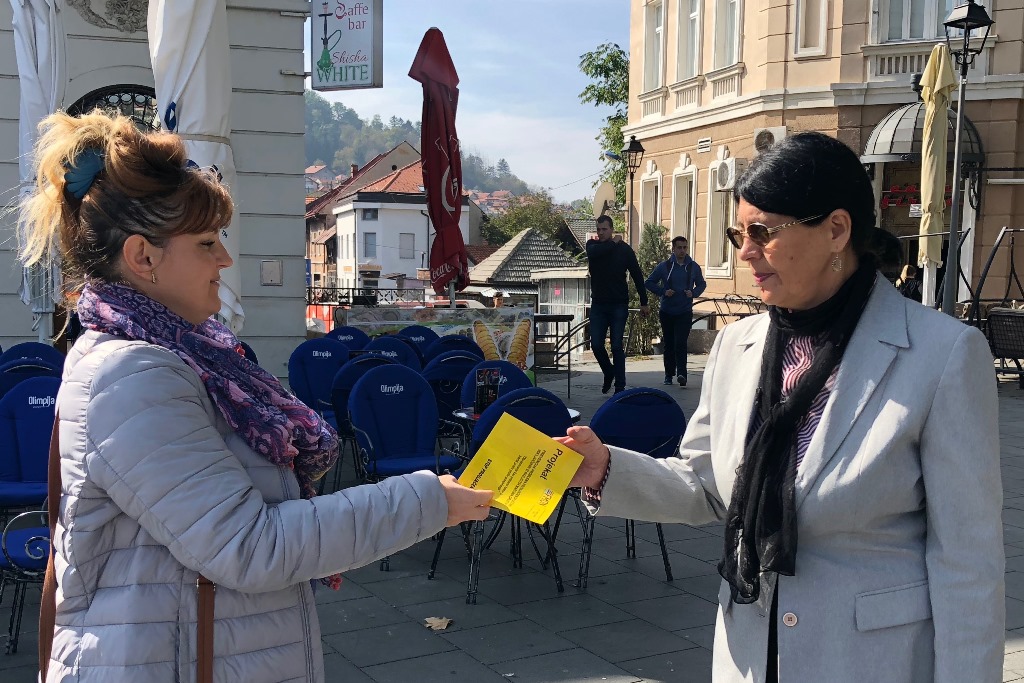 Ulična akcija na Trgu slobode: Obrazovanjem protiv prosjačenja