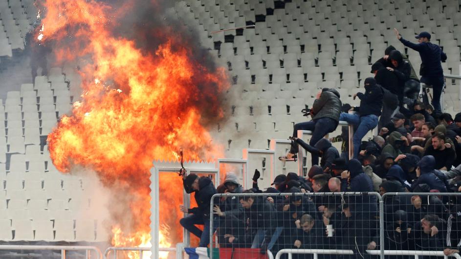 Haos u Atini: Grci na Holanđane bacali Molotovljeve koktele...