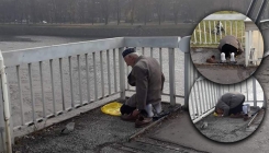 Sugrađani ga namjeravaju poslati na umru: Dedo iz Zenice namaz klanjao na mostu