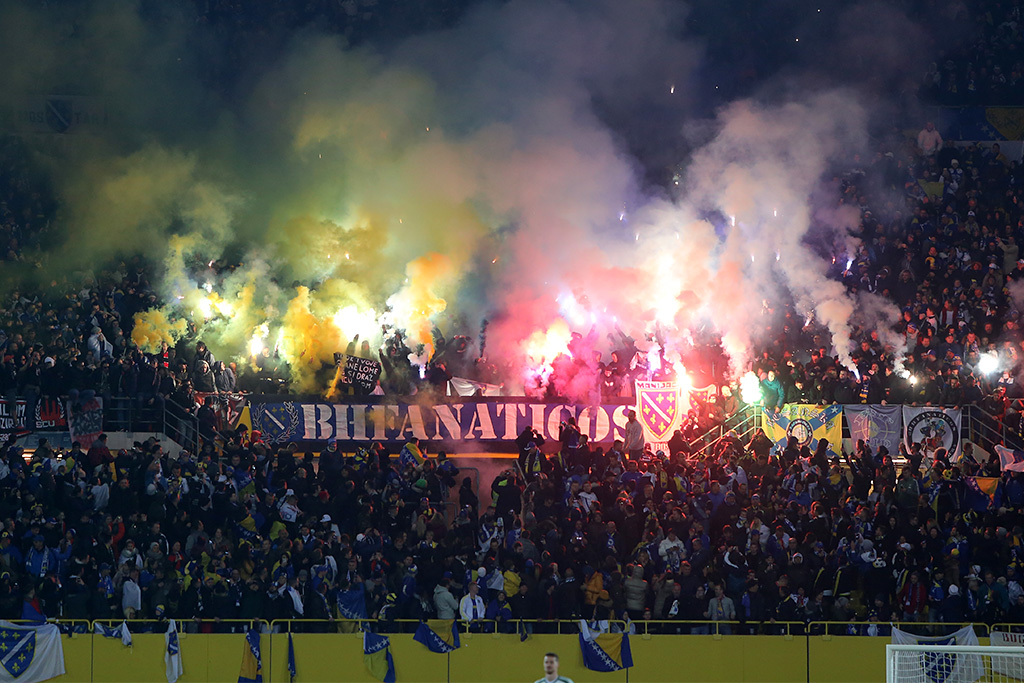 Upozorenje navijačima BiH nakon bakljade na Ernst Happel stadionu (VIDEO)