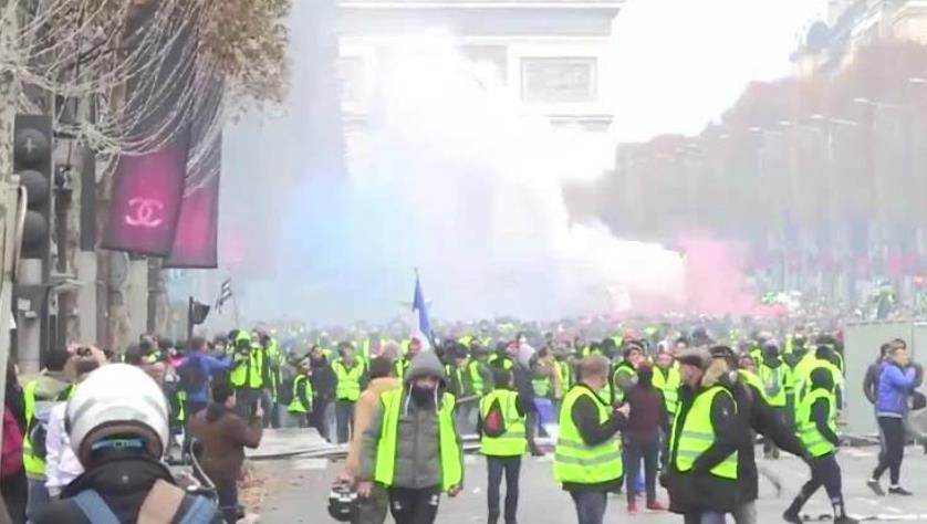 Protesti uspjeli: Macron popustio, porez na gorivo će se revidirati