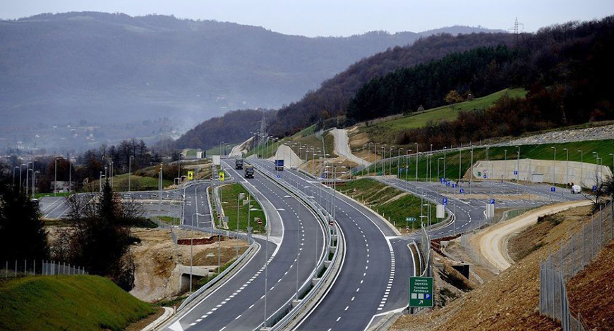 Nesavjesni otac maloljetnog sina na autoputu učio da vozi