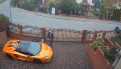 Mladić ušao u dvorište i izgrebao skupocjeni 'Lamborghini Aventador' (VIDEO)