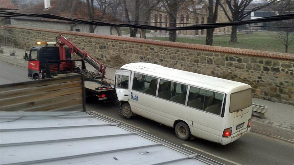 Sudar policijskog džipa i minibusa kod Gračanice, povrijeđeno devet učenika